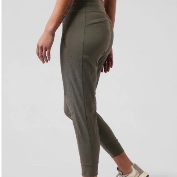Athleta Trekkie North Jogger Pant Women Bali Green Ripstop Stretch Pocket Hike 8 - Picture 4 of 9